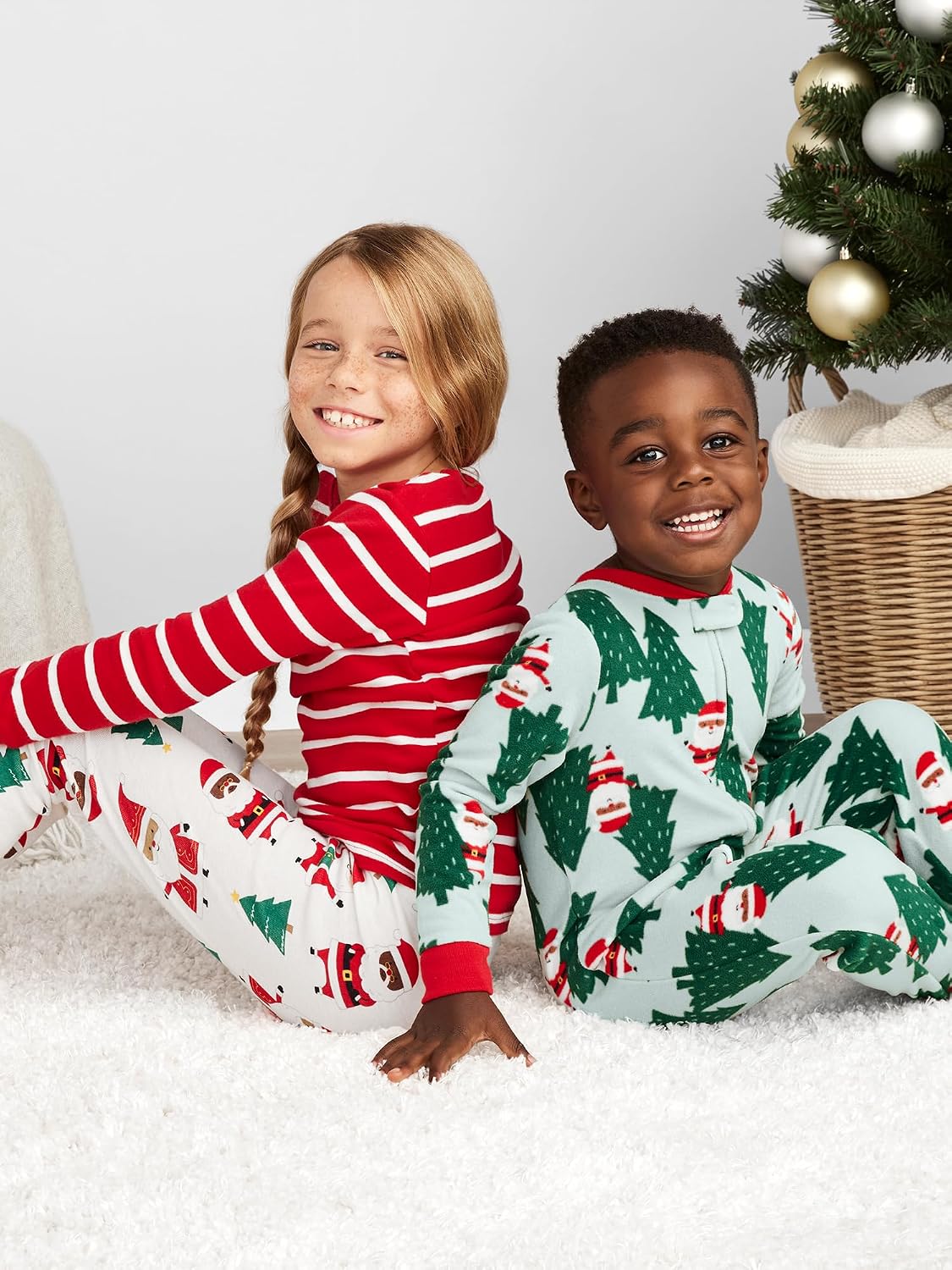 Simple Joys by Carter's Unisex Child Holiday Loose-fit Flame Resistant Fleece Footed Pajamas